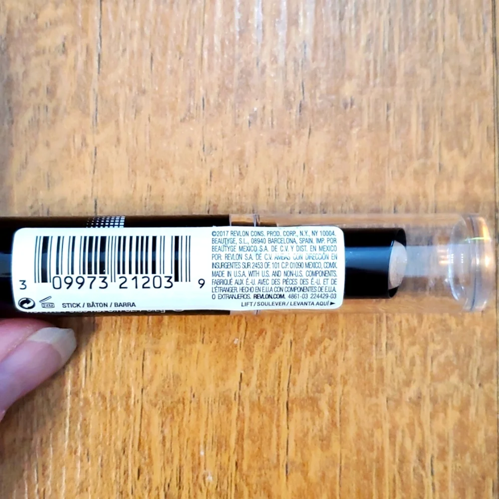 Revlon photoready concealer in light medium‎